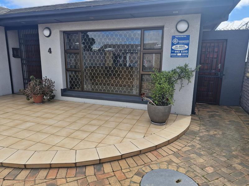 6 Bedroom Property for Sale in Cravenby Western Cape